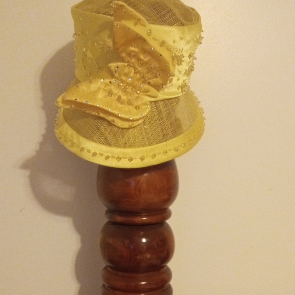 Elegant Yellow Hat with Butterfly Accent